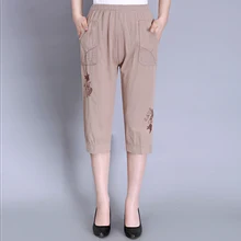 Летние Новые Модные капри для женщин среднего возраста, повседневные свободные штаны до середины икры с вышивкой, Pantalones Mujer размера плюс S-4XL