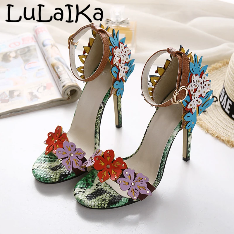 

2019 Fashion New Snake Woman Thin Heel Shoes Summer Sexy Flower Shining Buckle Wedding Party High Heel Sandals