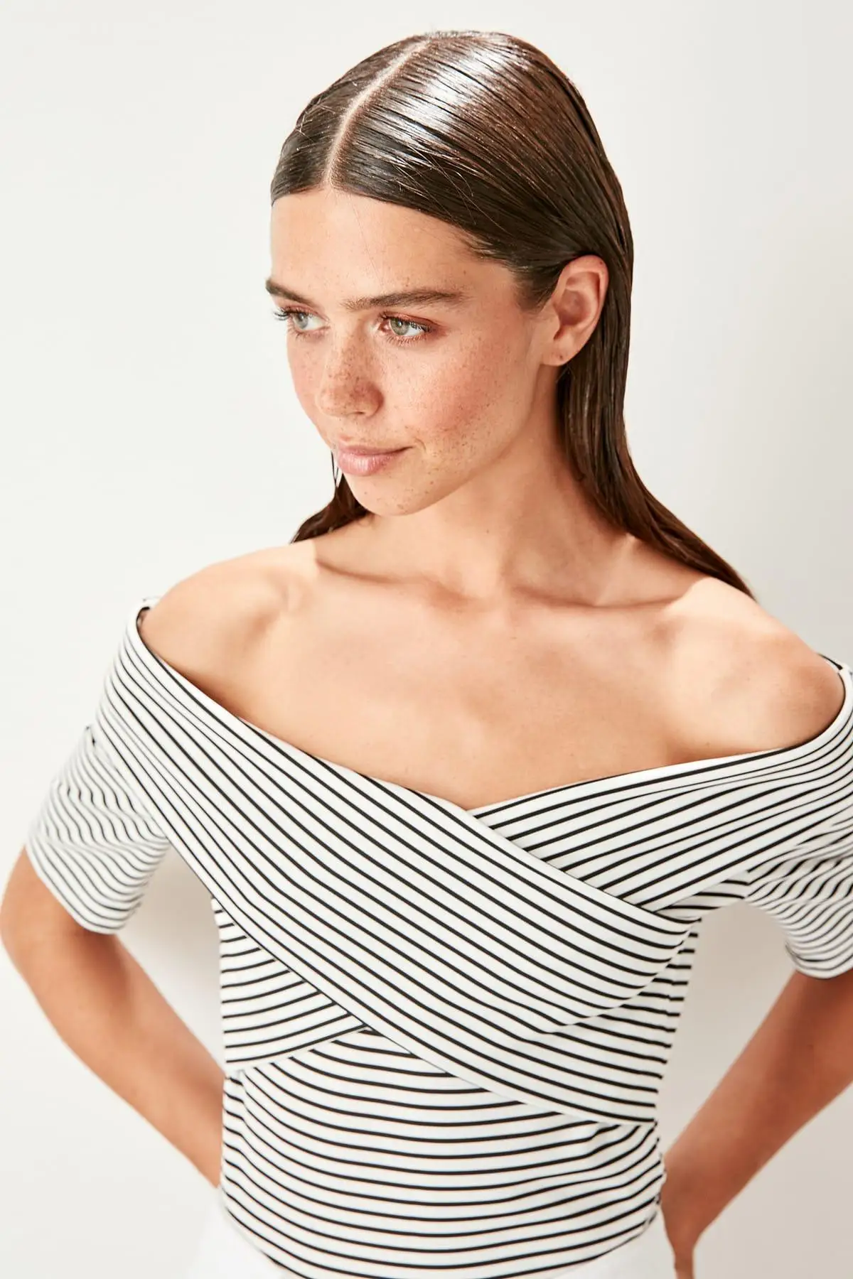 

Trendyol White Striped Knitted Blouse TWOSS19DU0246