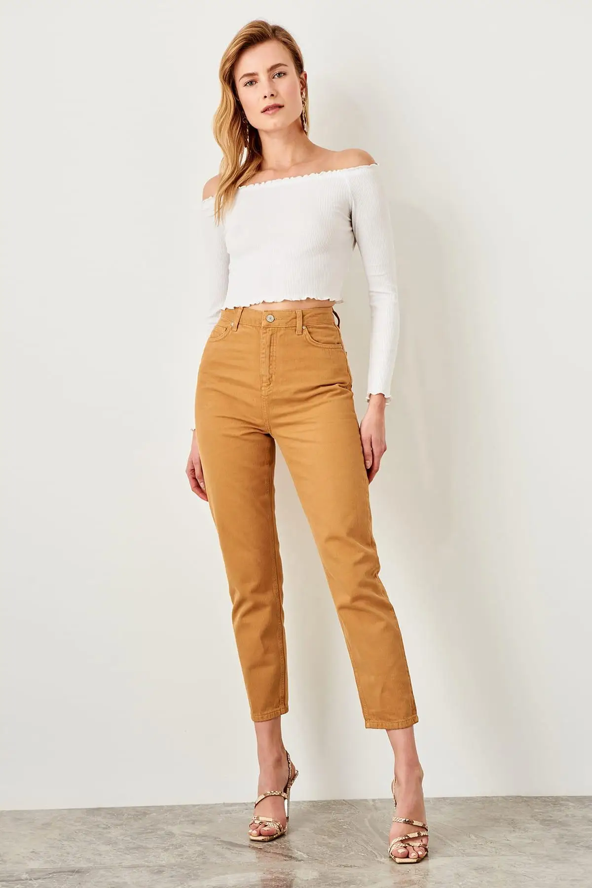 

Trendyol Tan High Bel Mom Jeans TWOSS19LR0206