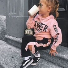 Модные комплекты одежды для новорожденных девочек топы с капюшоном и буквенным принтом+ длинные штаны на пуговицах комплект из 2 предметов