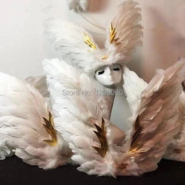 

Women Performance Headgear White Feathers Headdress Gold Sequined Feathers Headwear Female Models Catwalk Topknot Singer DS Show