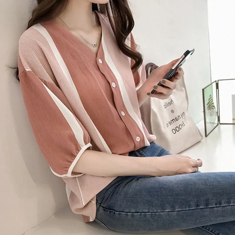 

XUXI Summer 2019 New Harajuku Vertical Stripes Short Sleeve Women Shirt Student Loose V-neck Bat Sleeve Casual Tee Top FZ635