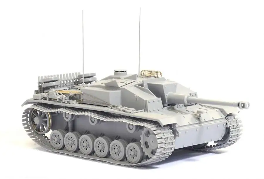 DRAGON 1/35 6644 StuG. III Ausf. F/8 Late Production w/Winterketten