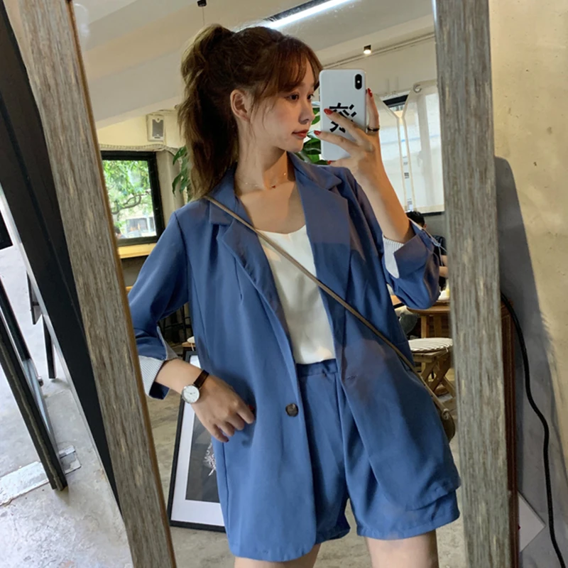 

Small suit female 2019 spring and summer new loose long-sleeved suit + sling + wide leg shorts three-piece suit