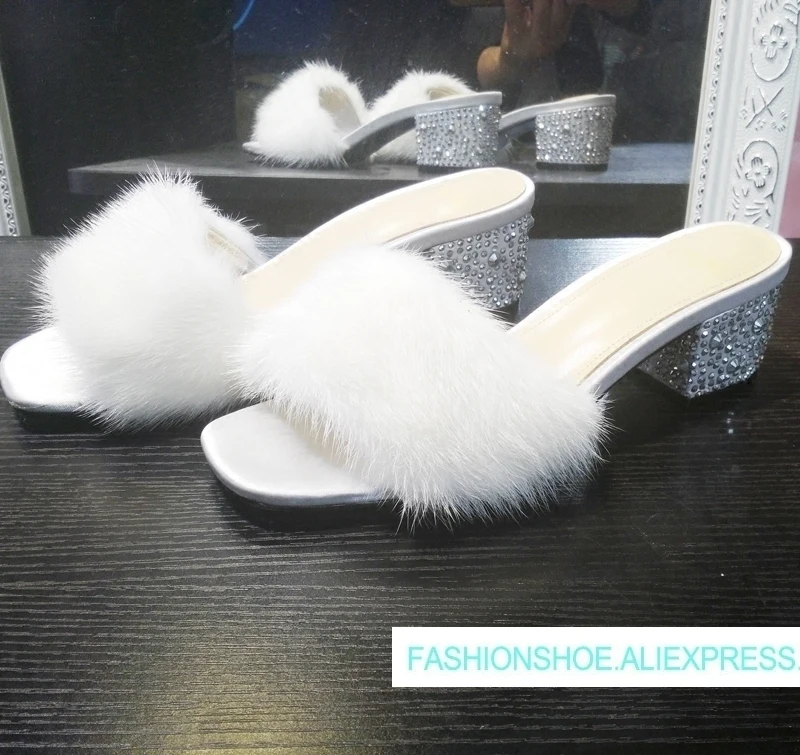

2019 Hot Spring Summer Shoes Woman Silk Crystal Slippers Mink hair Fur Slides Designer Med Square Heels Outside Slippers Tide