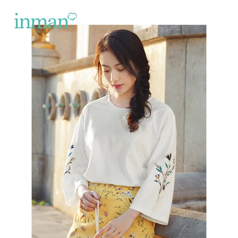 

INMAN 2019 Spring New Arrival O-neck Literary Embroidery Split Casual All Matched Loose Women T-Shirt