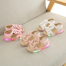 Новые летние обувь для принцессы с бантом от 1 до 5 лет для маленьких девочек сандалии светодиодные светильники светящиеся мягкая обувь модная пляжная обувь