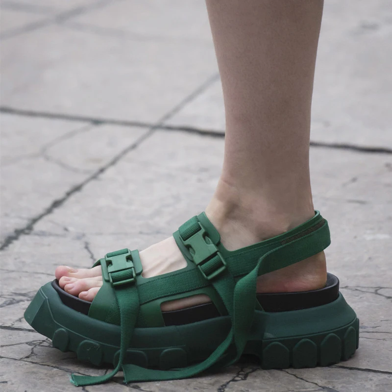 

19ss Runway Thick Bottom Low Cut Summer Gladiator Sandals Open Toe Soft Flat Platform Slides Antiskid Casual Woman Shoes