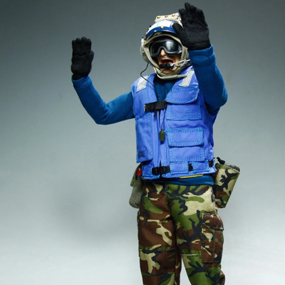 

New VeryHot Soldier Model Suit Aircraft Handler Clothes Set For 1/6 12" Soldier Model Kits For Kids (Body And Head Not Included)