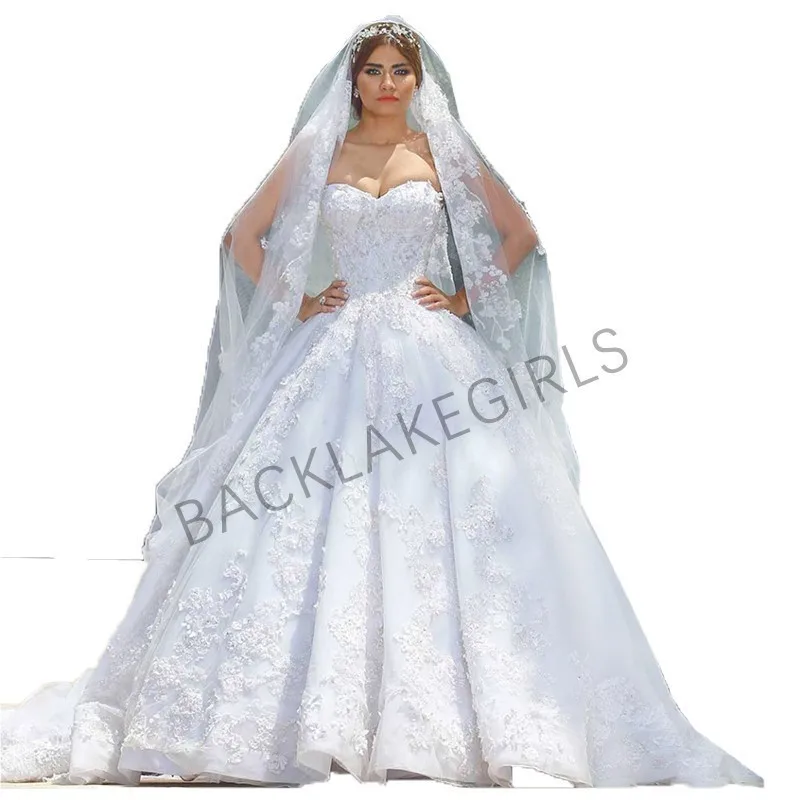 

Gorgeous Vintage Lace Wedding Dress Sweetheart Neckline 2019 White Ball Gown Bride Dresses Corset Back