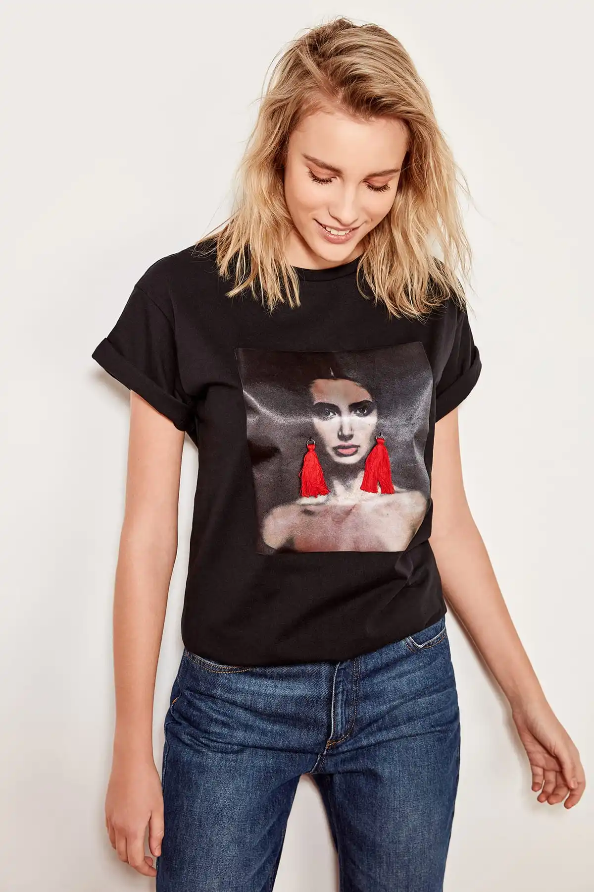 

Trendyol Black Print and Tassel Detail Semi-Fitted Knitted T-shirts TCLSS19YN0034