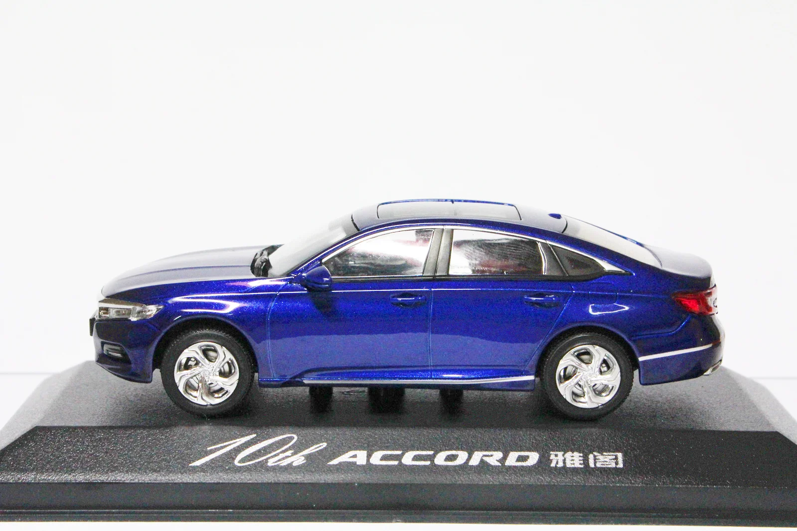 1:43 Scale 10th Generation Honda All New Accord 2018 Blue Diecast model