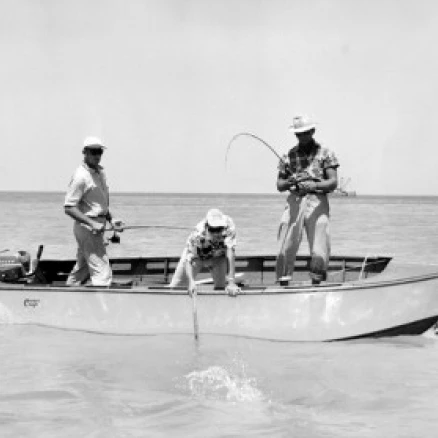 Three men fishing in sea Poster Print (24 x 36) | Дом и сад