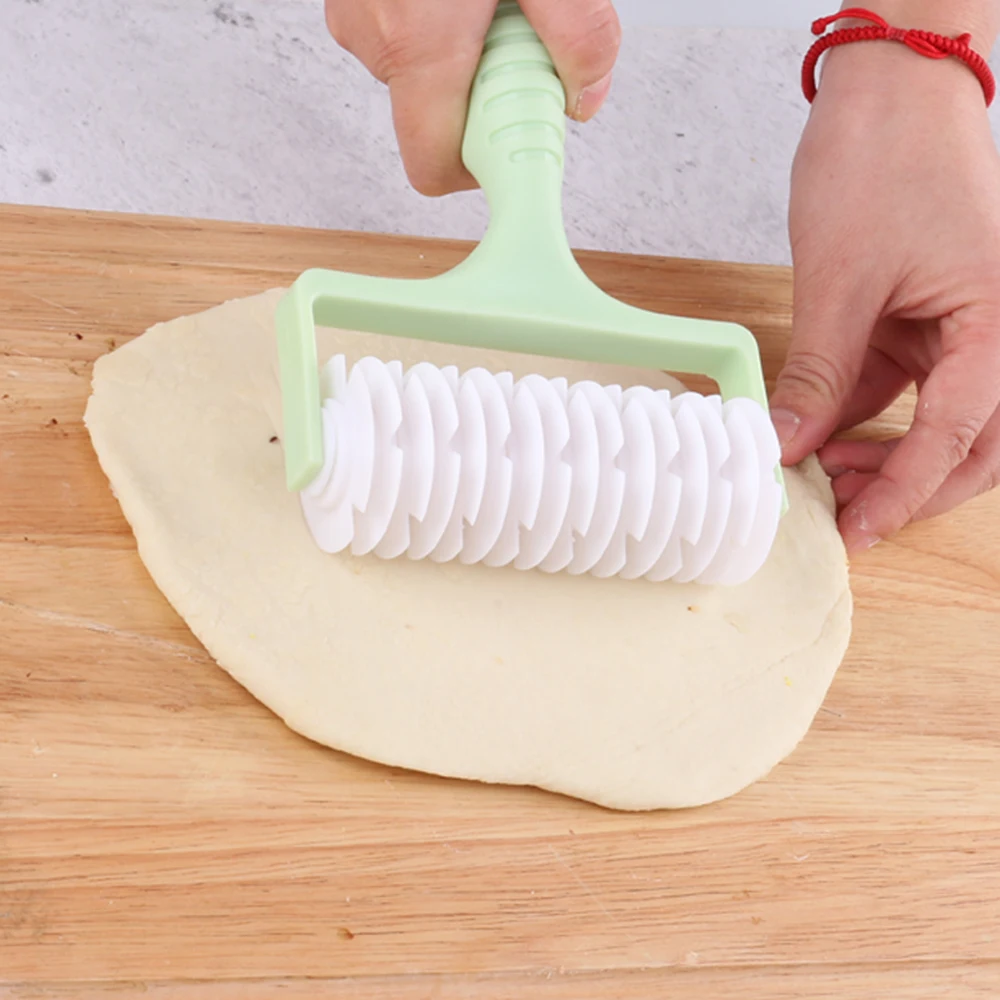 

Mesh Modeling Plastic Pizza Roller Knife Lattice Dough Cutter DIY Pie Slicer Pastry Embossing Die Pastry Baking Tools 2019 New
