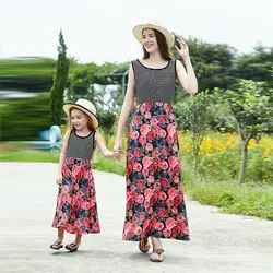 Мода мама и я Одинаковые комплекты для семьи Vestidos Лето мать дочь Цветочные рукавов драпированные платья нарядное платье макси