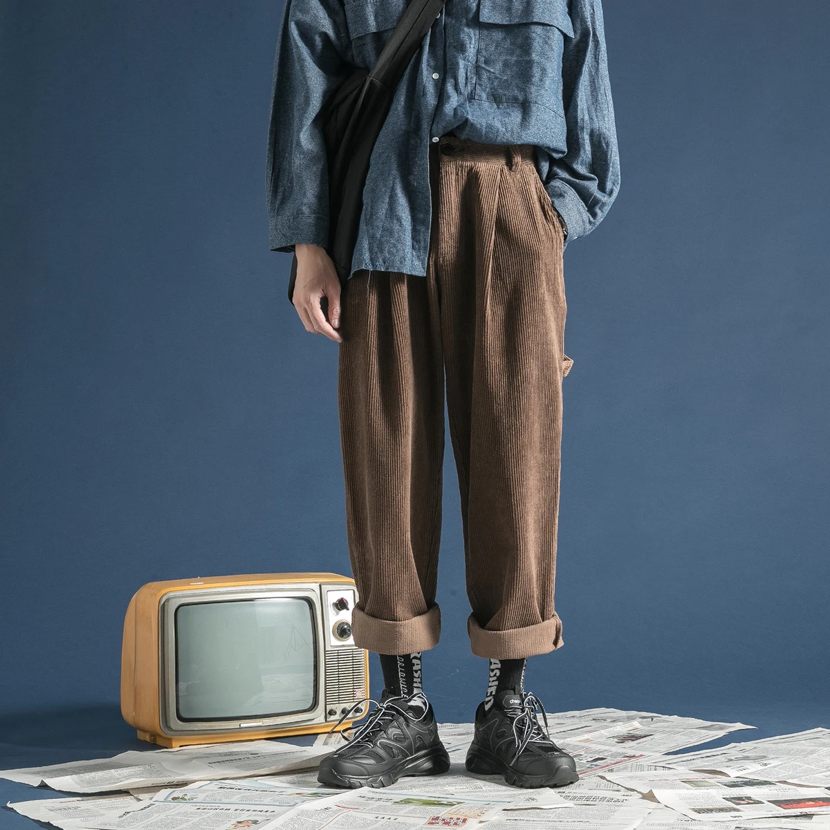 Beste 2018 Herfst Winter Koreaanse Mannen Mode Toevallige Losse Pocket Thicken Corduroy Cargo Broek Effen Kleur Rechte Broek Homme M 2XL
