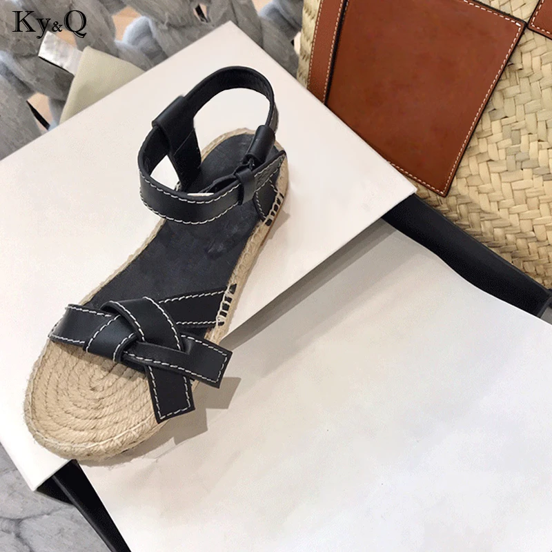 

Summer New 2019 Ladies Roman Leather Comfortable Buckle Beach Straw Bow Outside Wearing Bottom Muffin Casual Wild Flat Sandals