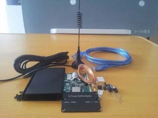 

DYKB 100 KHz-1.7 GHz UV HF RTL SDR USB Tuner Receiver R820T RTL2832U + R820T CW FM VHF UHF AM, (NFM, WFM), DSB, USB softwar DIY