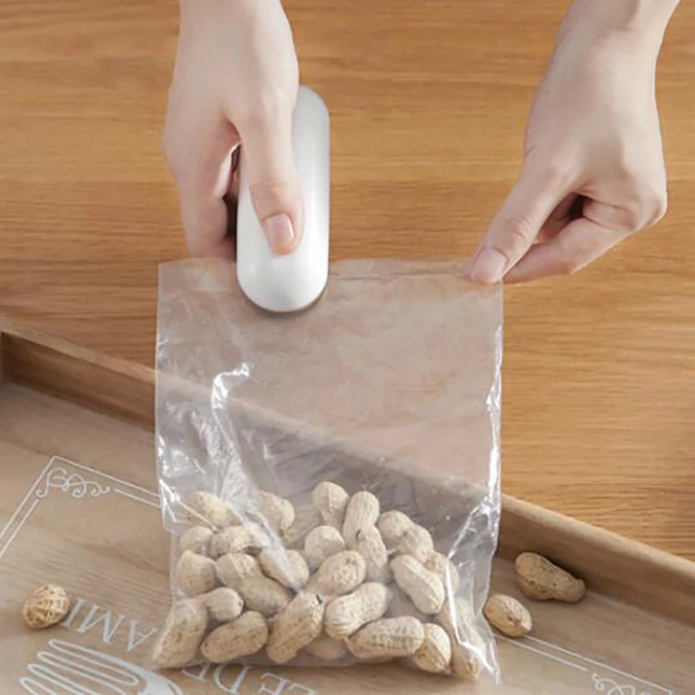 Chip Bag Resealer Portable Sealing Tool Mini Handheld Plastic Package Air Tight Re Sealer Snack Seal Heat 1pc keep food fresh 4