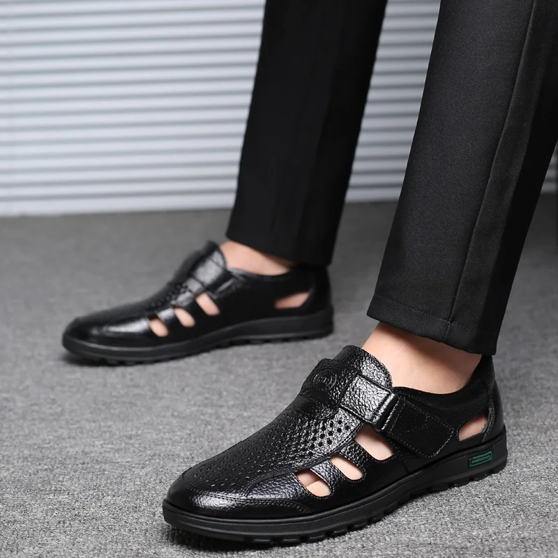 UPUPER 2019 الصيف ناضجة الرجال الصنادل الصنادل الجلدية الرجال الصنادل الجلدية للرجال أسود اللباس أحذية Sandalias حجم كبير 38 -48