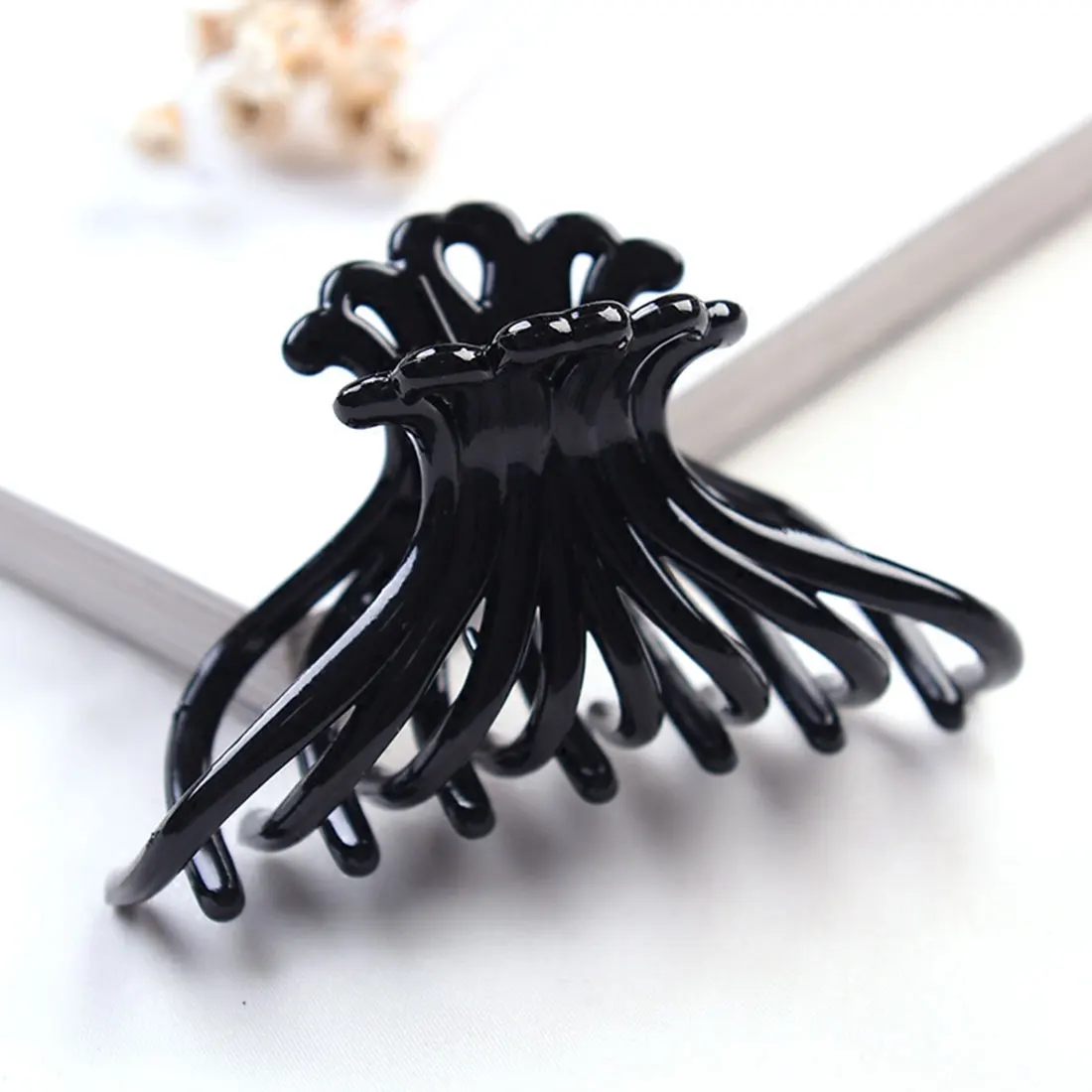 

New Fashion Women Hair Claws Hair Crab Clamp Hairgrip Plastic Hair Clip Claw Hair Accessories for Women Hairdressing Tool Claw