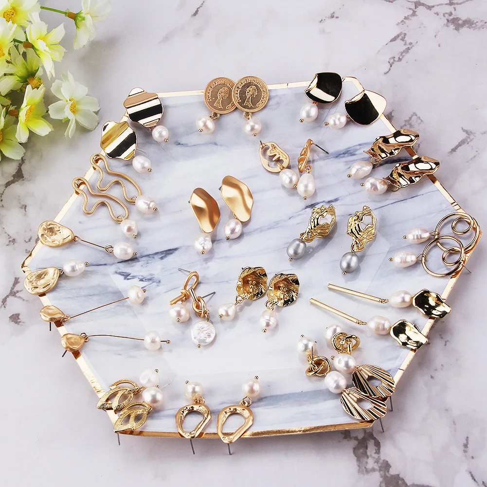 

Fashion Natural Freshwater Pearl Earrings for Women Gold Color Metal Geometric Irregular Circle Coin Medallion Drop Earrings2019