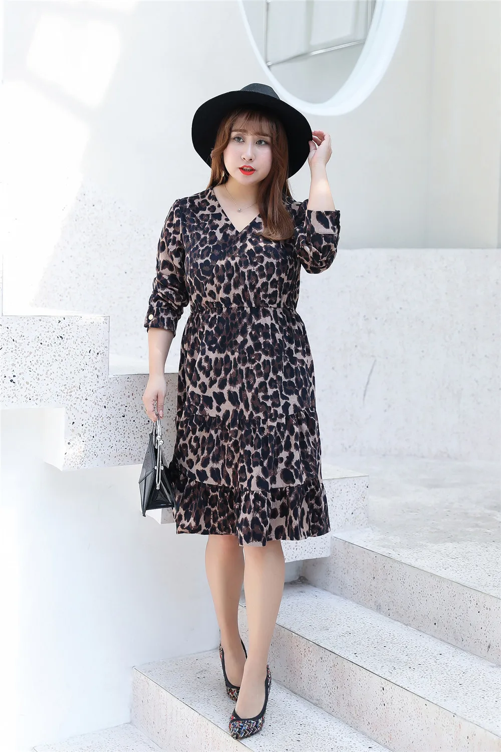 

MINSUNDA Plus Size Leopard Elastic Waist Ruffle Hem A-Line Dress Female V Neck Long Sleeve Corduroy Party Dress Women Work Dress