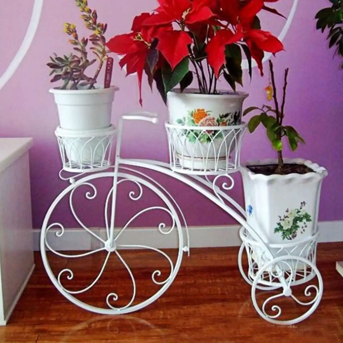 Цветочница из металла напольная. Цветные вазоны в саду. Декор для сада и огорода. Стойка для цветов. Ящик для цветов деревянный.