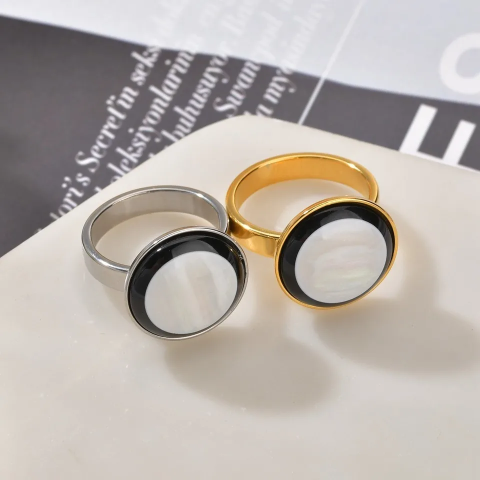 

New Couple Black Circle Silver Ring Face Rings For Women Gold Silver Stainless Steel Handmade Ring Friend Lover Gift Party Ring