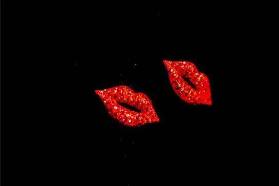 Новая мода Большой бренд Классический роскошный элегантный сексуальный женский красный губы горный хрусталь серьги для женщин девочек высокого качества XY-E478