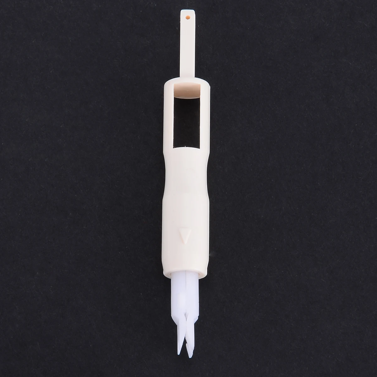 1pcs Plastic Needle Threader Stitch Insertion Tool Applicator for