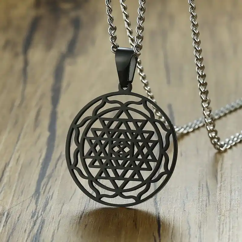 Macram\u00e9 Yantra Pendant Mandala Macram\u00e9 Necklace Mandala Yantra Jewellery Macram\u00e9 Boho Necklace Hippie Necklace Woman Gift Mandala Amulet