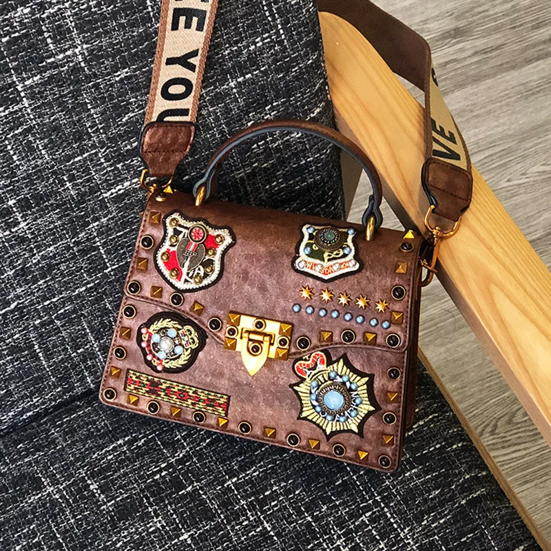 

2018 SUMMER NEW VINTAGE STYLE SINGLE SHOULDER WOMAN BAGS LADIES' BAGS RIVETS FAMOUS BRANDS FASHIONABLE LADY'S CLUTCH HANDBAGS