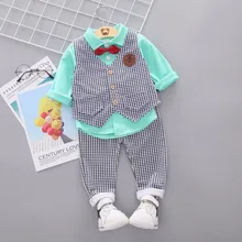 Новые детские для маленьких мальчиков Костюмы детская Демисезонный хлопковый жилет, рубашка и штаны, 3 шт./компл. джентльмена с галстуком-бабочкой, Повседневные комплекты одежды