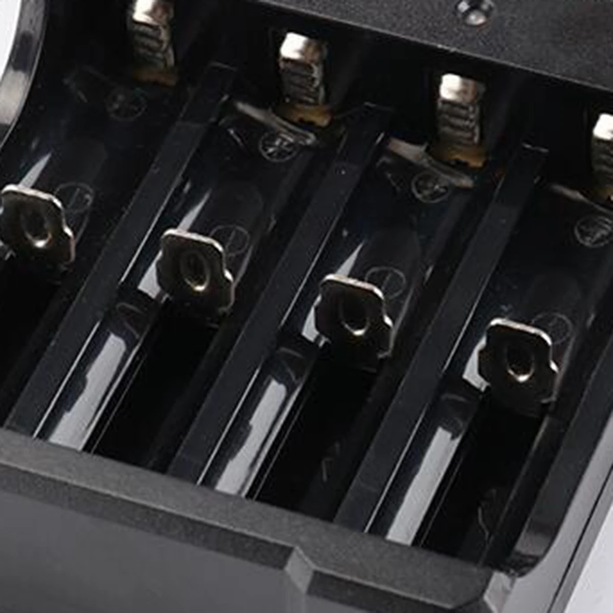 SOONHUA 4 Slots Intelligent Battery Charger for 3.7V 18650 Rechargeable Battery USB Charger Over Charging Protection