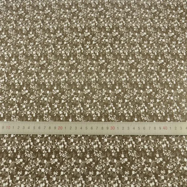 Хлопок ткань белые цветы дизайн темно коричневый Tecido простой лоскутное одеяло Tecido домашний текстиль шитье скрапбукинг куклы