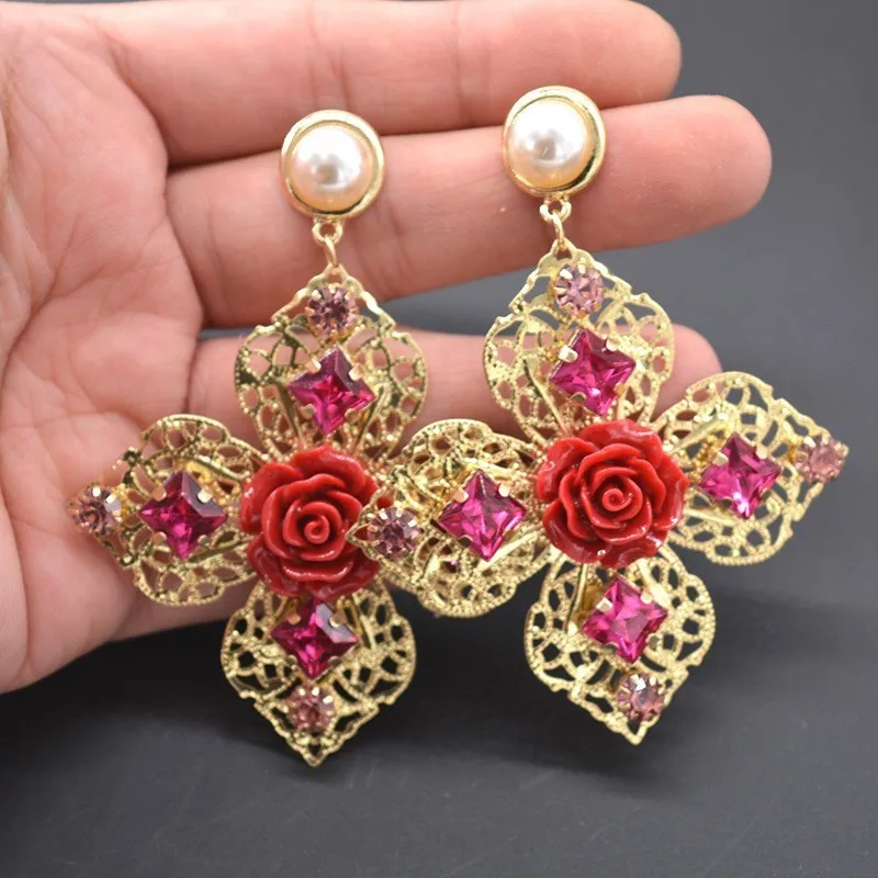 

Women Fashion Queen Vintage Baroque Royal Rose Flower Beads Hollow Metal Carved Statement Dangle Earrings Wedding Party Jewelry