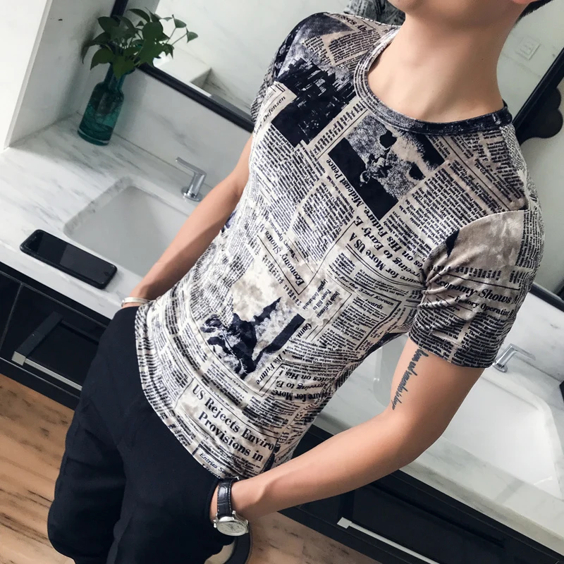 

Summer Newspaper Pattern Tshirt Man New Casual Tee Tops Round Neck Short Shirt Streetwear Round Sleeve T-shirt Camisetas Hombre