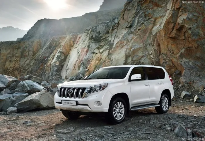 Toyota-Land_Cruiser_2014_800x600_wallpaper_02