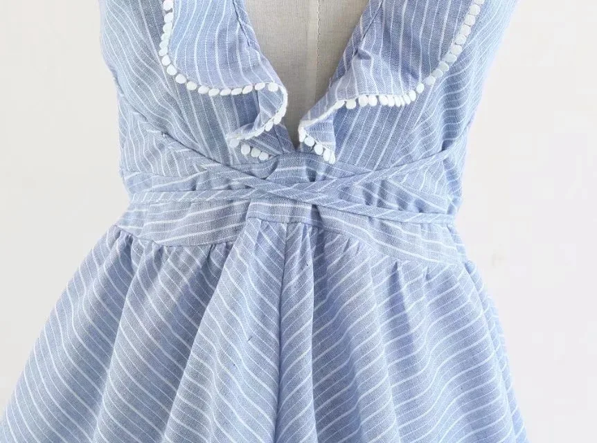 Женский комбинезон с v образным вырезом на шнуровке рюшами праздничный