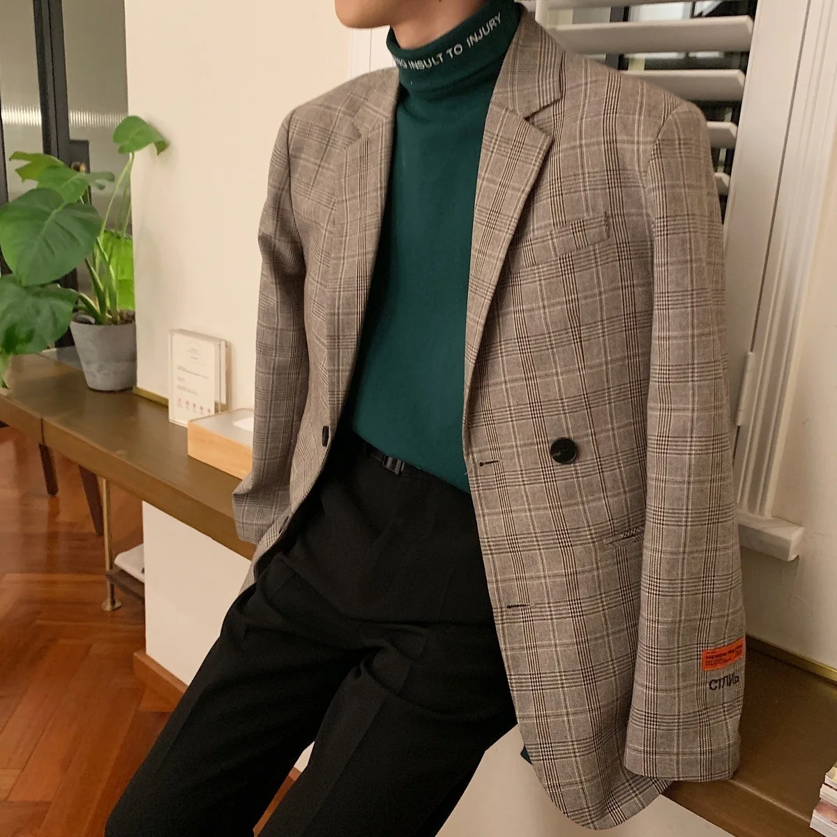 

111b -x61 -p110 Lattice Man's Suit