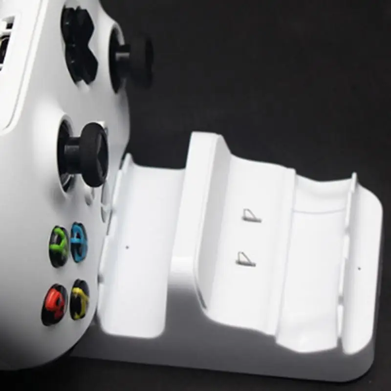 Портативное зарядное устройство для игровых контроллеров с двумя зарядными