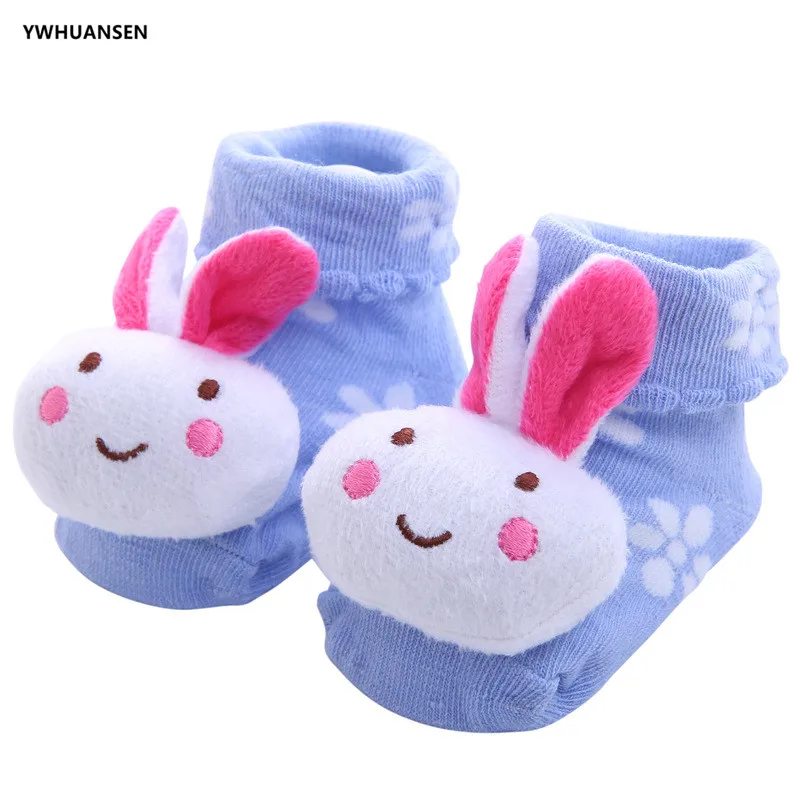 Нескользящие носки-тапочки для новорожденных девочек и мальчиков с героями мультфильмов милые для младенцев хлопковые гетры в полоску