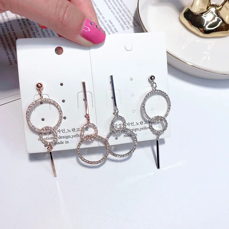 

2019 Korea Japan Elegant Shiny Crystal Gold Silver Temperament Simple Long Circle Pendant Asymmetrical Earrings Girls And Ladie