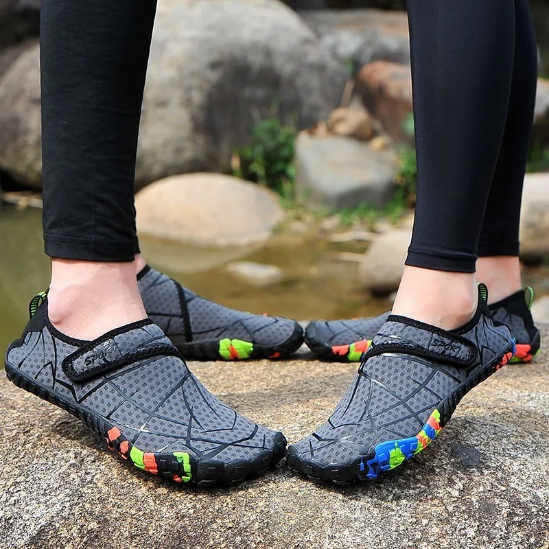 

Outdoors men Aqua shoes Swimming shoes light Adult Cheaper Flat Soft Seaside Walking Quick dry Fitsness Beach Upstream Shoes