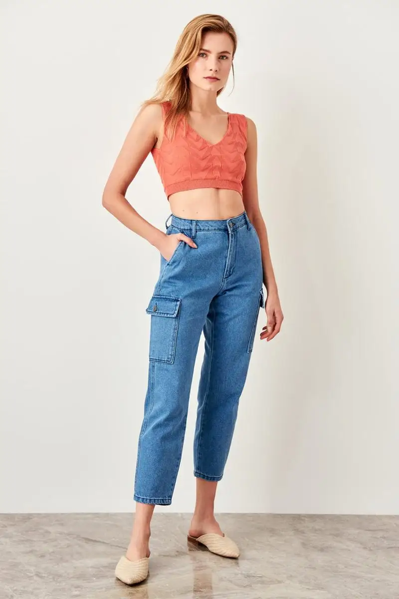 

Trendyol Blue Cargo Pocket High Waist Mom Jeans TWOSS19TQ0005