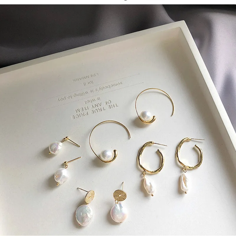 

Korea Japan Baroque Vintage Matte Metal Gold Embossed Portrait Sculpture Natural Irregular Freshwater Pearl Earrings For Women