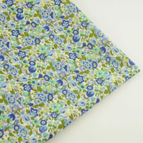 

Light Green Cotton Fabric Elegant Flowers Design Sewing Cloth Scrap Booking Patchwork Tecido Telas Tissue Fat Quarter Art Wok CM