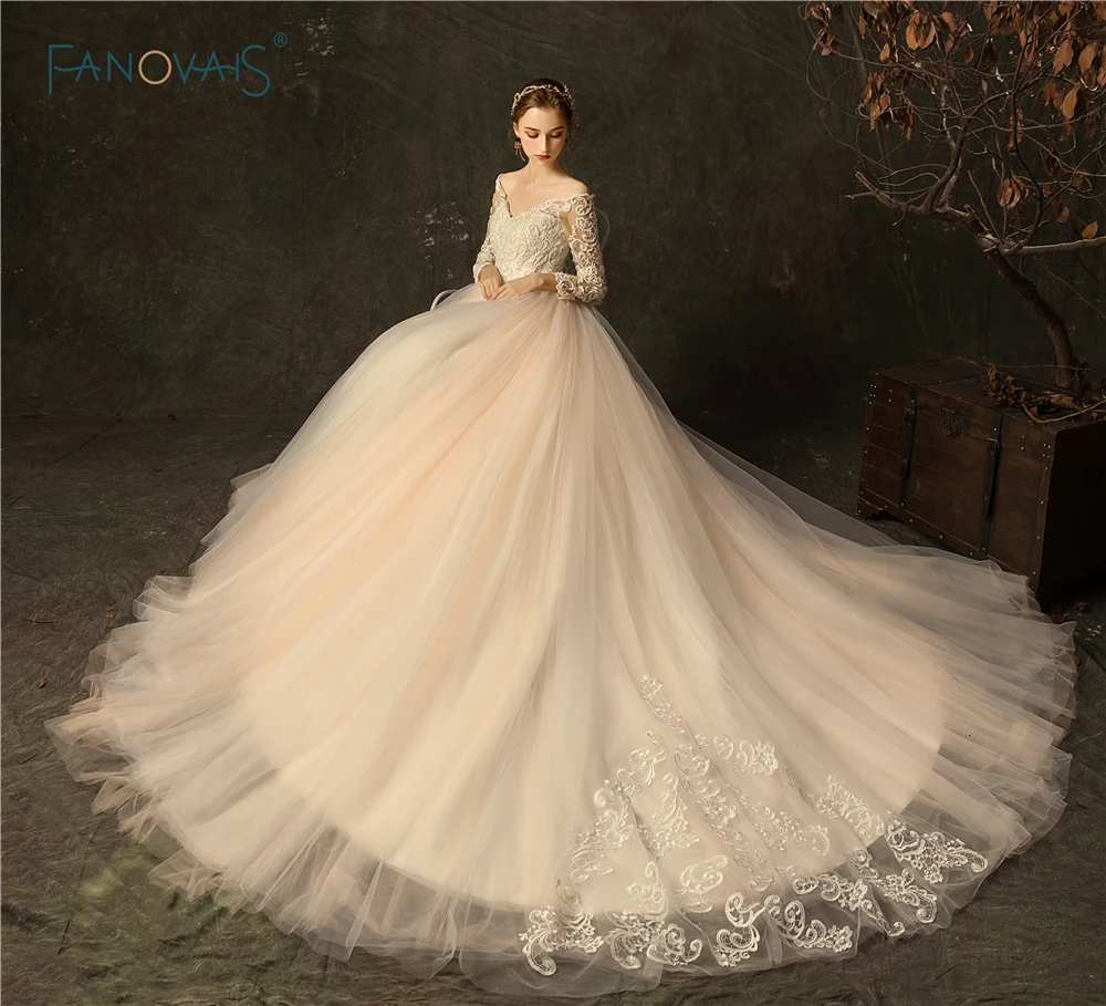 

Gorgeous 2019 Wedding Dresses Long Sleeves V-Neck Ball Gown Wedding Gown Beaded Lace Bridal Gown Robe de Mariee WN21
